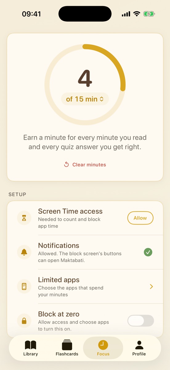 The Maktabati Focus screen with a ring showing 4 of 15 minutes earned, and settings for Screen Time access, notifications and limited apps